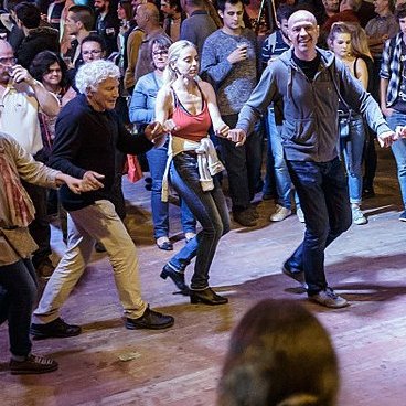 Danseurs de fest-noz - jpg 